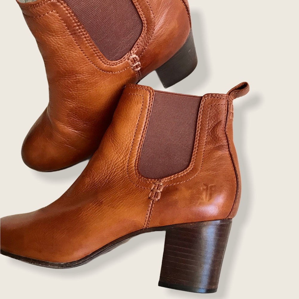 Frye Stella Chelsea Short Leather Ankle Bootie - Picture 5 of 16